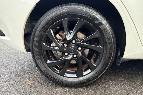 LG67MFF Toyota Auris 1.8 Hybrid Icon TSS 5dr CVT Thumbnail #6