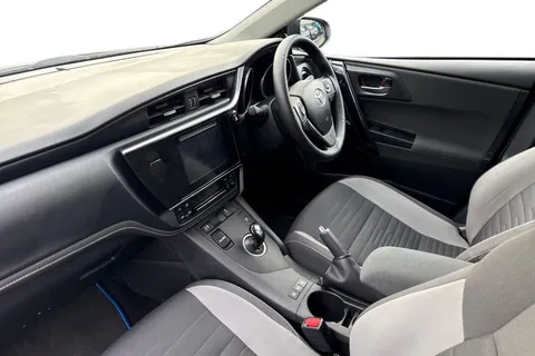 LG67MFF Toyota Auris 1.8 Hybrid Icon TSS 5dr CVT Thumbnail #8