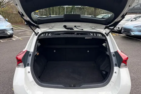 LG67MFF Toyota Auris 1.8 Hybrid Icon TSS 5dr CVT Thumbnail #9