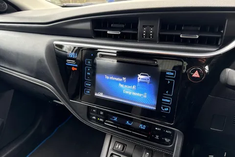 LG67MFF Toyota Auris 1.8 Hybrid Icon TSS 5dr CVT Thumbnail #11