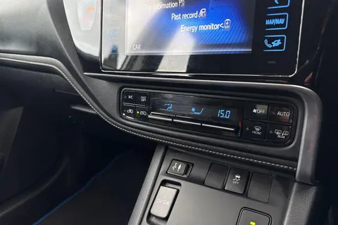 LG67MFF Toyota Auris 1.8 Hybrid Icon TSS 5dr CVT Thumbnail #18