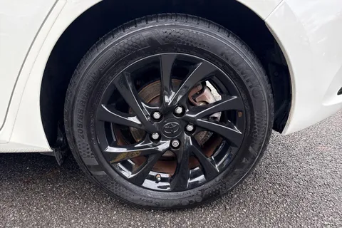 LG67MFF Toyota Auris 1.8 Hybrid Icon TSS 5dr CVT Thumbnail #23