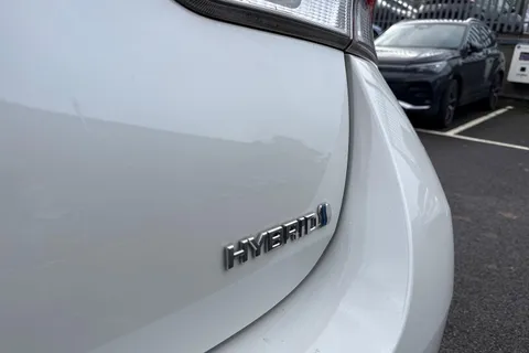 LG67MFF Toyota Auris 1.8 Hybrid Icon TSS 5dr CVT Thumbnail #28