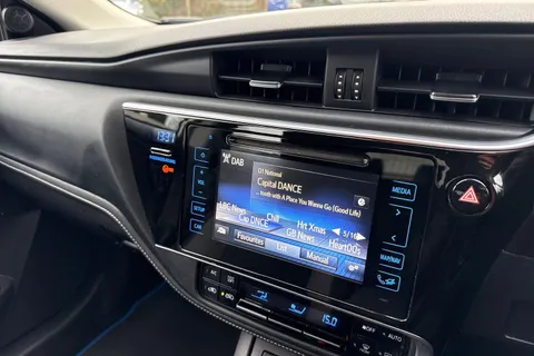 LG67MFF Toyota Auris 1.8 Hybrid Icon TSS 5dr CVT Thumbnail #30