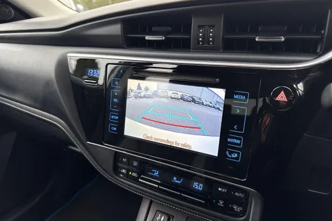 LG67MFF Toyota Auris 1.8 Hybrid Icon TSS 5dr CVT Thumbnail #32
