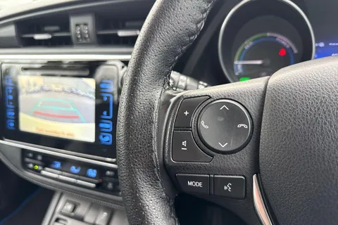 LG67MFF Toyota Auris 1.8 Hybrid Icon TSS 5dr CVT Thumbnail #33