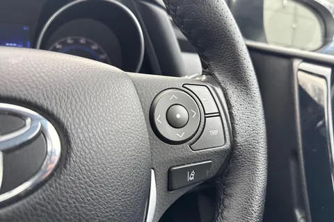 LG67MFF Toyota Auris 1.8 Hybrid Icon TSS 5dr CVT Thumbnail #34