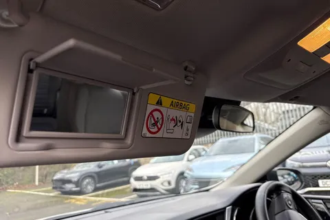 LG67MFF Toyota Auris 1.8 Hybrid Icon TSS 5dr CVT Thumbnail #39