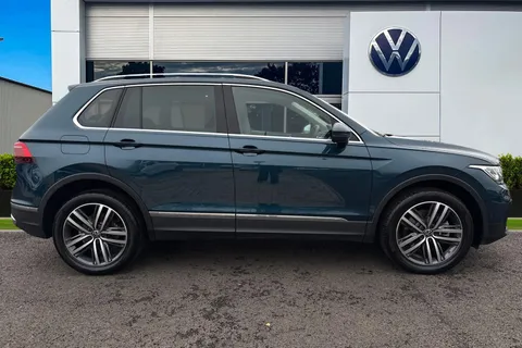 MJ23EDC Volkswagen Tiguan 1.4 TSI eHybrid Elegance 5dr DSG Thumbnail #3