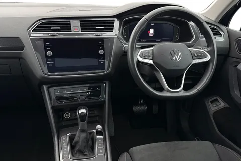 MJ23EDC Volkswagen Tiguan 1.4 TSI eHybrid Elegance 5dr DSG Thumbnail #17