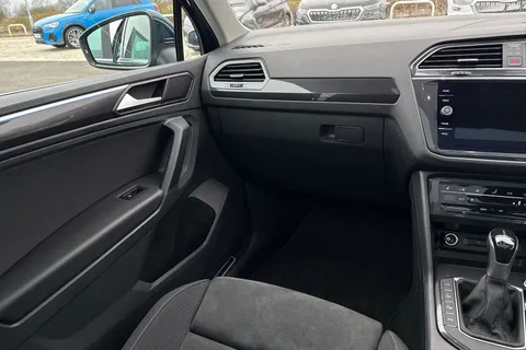MJ23EDC Volkswagen Tiguan 1.4 TSI eHybrid Elegance 5dr DSG Thumbnail #19