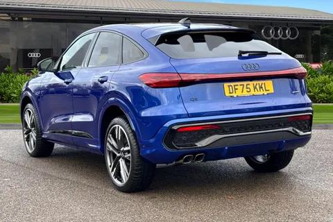 DF75KKL Audi Q5 2.0 TDI Edition 1 Sportback S Tronic quattro Euro 6 (s/s) 5dr Thumbnail #2