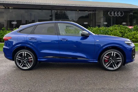 DF75KKL Audi Q5 2.0 TDI Edition 1 Sportback S Tronic quattro Euro 6 (s/s) 5dr Thumbnail #3