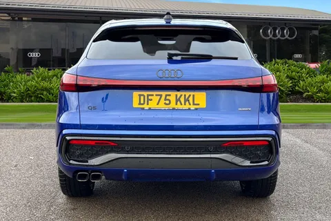 DF75KKL Audi Q5 2.0 TDI Edition 1 Sportback S Tronic quattro Euro 6 (s/s) 5dr Thumbnail #4