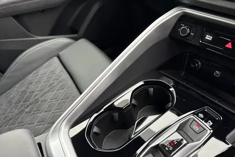 DF75KKL Audi Q5 2.0 TDI Edition 1 Sportback S Tronic quattro Euro 6 (s/s) 5dr Thumbnail #19