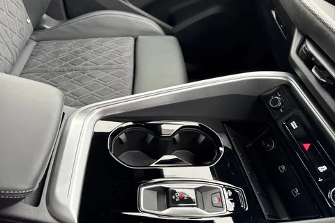 DF75KKL Audi Q5 2.0 TDI Edition 1 Sportback S Tronic quattro Euro 6 (s/s) 5dr Thumbnail #22