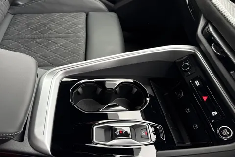 DF75KKL Audi Q5 2.0 TDI Edition 1 Sportback S Tronic quattro Euro 6 (s/s) 5dr Thumbnail #53