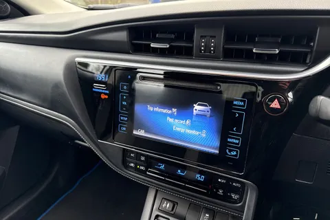 LG67MFF Toyota Auris 1.8 VVT-h Icon CVT Euro 6 (s/s) 5dr (Safety Sense) Thumbnail #12