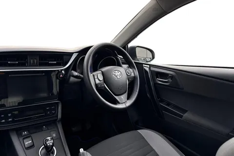 LG67MFF Toyota Auris 1.8 VVT-h Icon CVT Euro 6 (s/s) 5dr (Safety Sense) Thumbnail #13