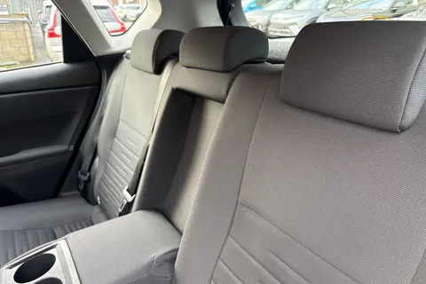 LG67MFF Toyota Auris 1.8 VVT-h Icon CVT Euro 6 (s/s) 5dr (Safety Sense) Thumbnail #14