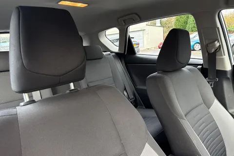 LG67MFF Toyota Auris 1.8 VVT-h Icon CVT Euro 6 (s/s) 5dr (Safety Sense) Thumbnail #21