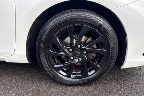 LG67MFF Toyota Auris 1.8 VVT-h Icon CVT Euro 6 (s/s) 5dr (Safety Sense) Thumbnail #22