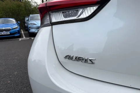 LG67MFF Toyota Auris 1.8 VVT-h Icon CVT Euro 6 (s/s) 5dr (Safety Sense) Thumbnail #28