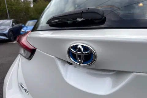 LG67MFF Toyota Auris 1.8 VVT-h Icon CVT Euro 6 (s/s) 5dr (Safety Sense) Thumbnail #30