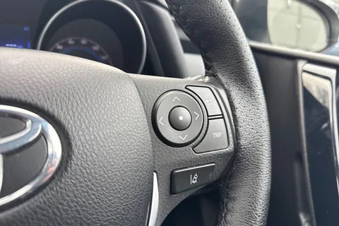 LG67MFF Toyota Auris 1.8 VVT-h Icon CVT Euro 6 (s/s) 5dr (Safety Sense) Thumbnail #35