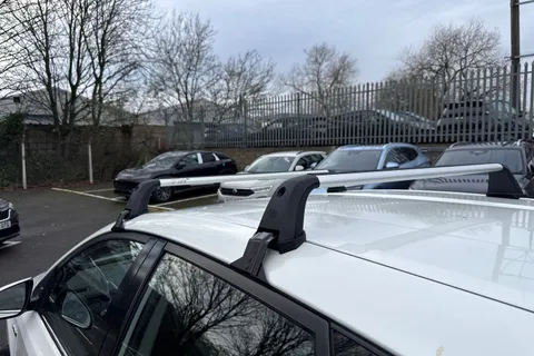 LG67MFF Toyota Auris 1.8 VVT-h Icon CVT Euro 6 (s/s) 5dr (Safety Sense) Thumbnail #38