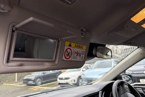 LG67MFF Toyota Auris 1.8 VVT-h Icon CVT Euro 6 (s/s) 5dr (Safety Sense) Thumbnail #40