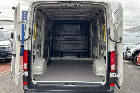 BT75EBM Volkswagen Crafter 2.0TDI 177PS CR35 MWB Commerce Plus Auto-Low Roof Thumbnail #9