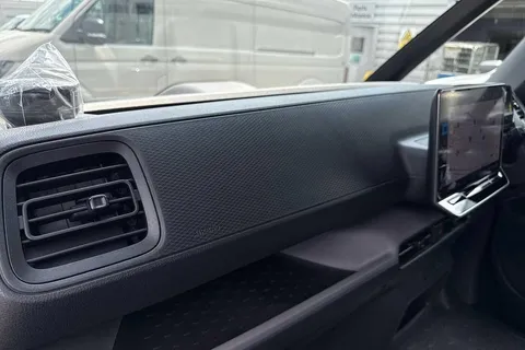 BT25CSU Volkswagen ID. Buzz 210kW Commerce Plus 79kWh Auto Thumbnail #48