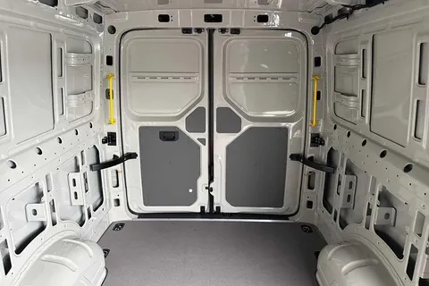 BT75EBM Volkswagen Crafter 2.0TDI 177PS CR35 MWB Commerce Plus Auto-Low Roof Thumbnail #13