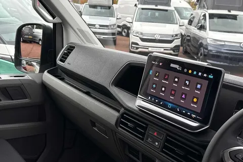 BT75EBM Volkswagen Crafter 2.0TDI 177PS CR35 MWB Commerce Plus Auto-Low Roof Thumbnail #14