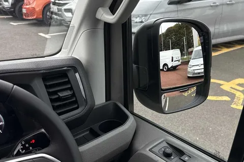 BT75EBM Volkswagen Crafter 2.0TDI 177PS CR35 MWB Commerce Plus Auto-Low Roof Thumbnail #17