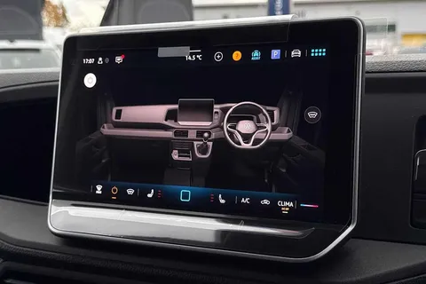 BT75EBM Volkswagen Crafter 2.0TDI 177PS CR35 MWB Commerce Plus Auto-Low Roof Thumbnail #18