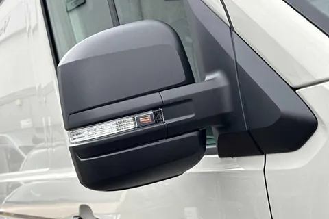 BT75EBM Volkswagen Crafter 2.0TDI 177PS CR35 MWB Commerce Plus Auto-Low Roof Thumbnail #26