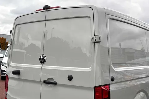 BT75EBM Volkswagen Crafter 2.0TDI 177PS CR35 MWB Commerce Plus Auto-Low Roof Thumbnail #31