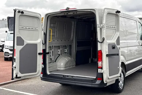 BT75EBM Volkswagen Crafter 2.0TDI 177PS CR35 MWB Commerce Plus Auto-Low Roof Thumbnail #37