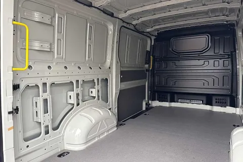 BT75EBM Volkswagen Crafter 2.0TDI 177PS CR35 MWB Commerce Plus Auto-Low Roof Thumbnail #39