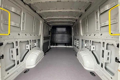 BT75EBM Volkswagen Crafter 2.0TDI 177PS CR35 MWB Commerce Plus Auto-Low Roof Thumbnail #40