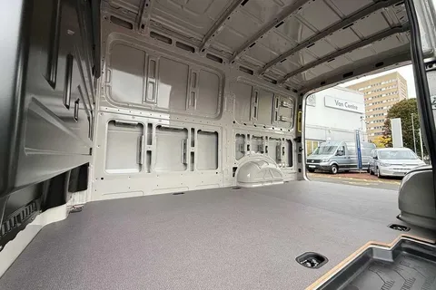 BT75EBM Volkswagen Crafter 2.0TDI 177PS CR35 MWB Commerce Plus Auto-Low Roof Thumbnail #42