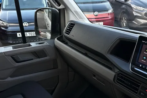 BT75ECX Volkswagen Crafter 2.0 TDI 177PS Commerce Plus High Roof Auto-Twin Slider Thumbnail #19