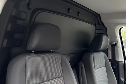 PE75UZH Volkswagen Caddy C20 Cargo Commerce Pro Maxi 150 PS 1.5 TSI eHybrid 6sp DSG Thumbnail #24