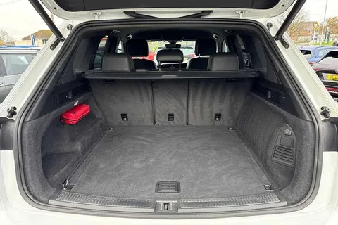 DG18TXS Volkswagen Touareg 3.0 V6 TDI 4Motion R-Line 5dr Tip Auto Thumbnail #11