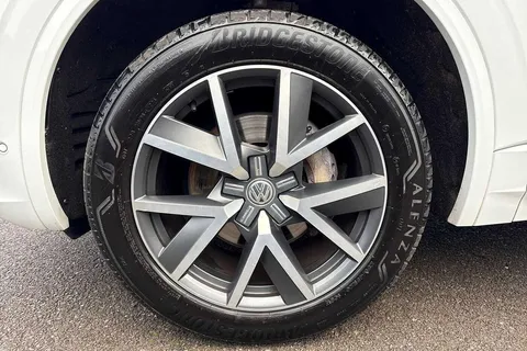 DG18TXS Volkswagen Touareg 3.0 V6 TDI 4Motion R-Line 5dr Tip Auto Thumbnail #24