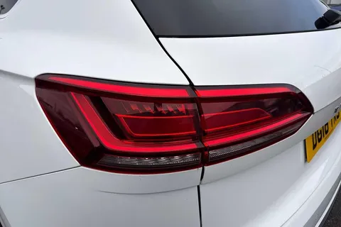 DG18TXS Volkswagen Touareg 3.0 V6 TDI 4Motion R-Line 5dr Tip Auto Thumbnail #26