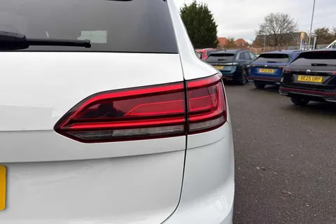 DG18TXS Volkswagen Touareg 3.0 V6 TDI 4Motion R-Line 5dr Tip Auto Thumbnail #27