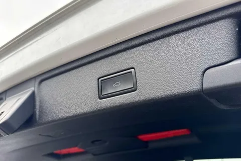 DG18TXS Volkswagen Touareg 3.0 V6 TDI 4Motion R-Line 5dr Tip Auto Thumbnail #29